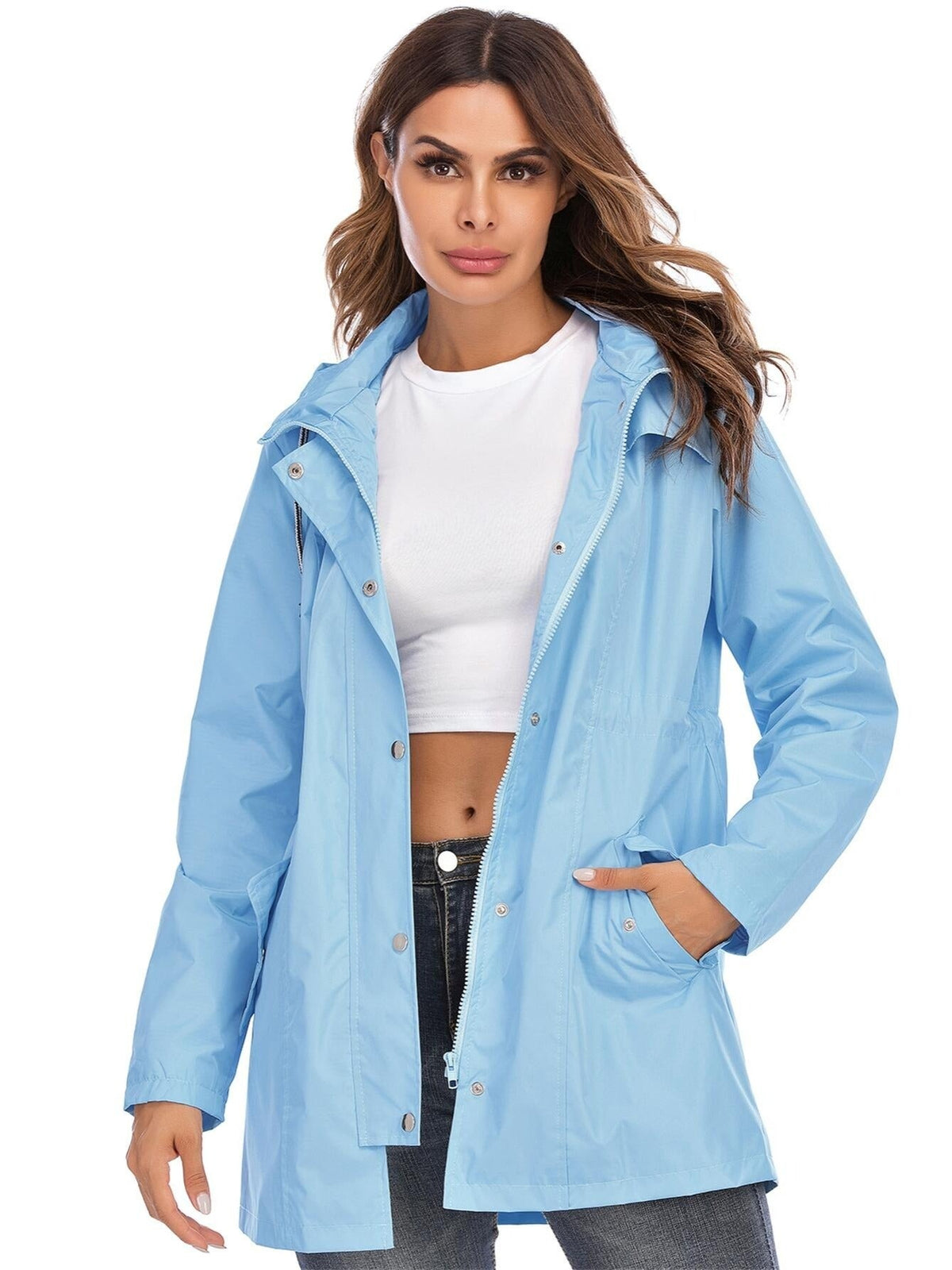 Halflange regenjas in hemelsblauw met capuchon en taillekoord | Boutique Moda