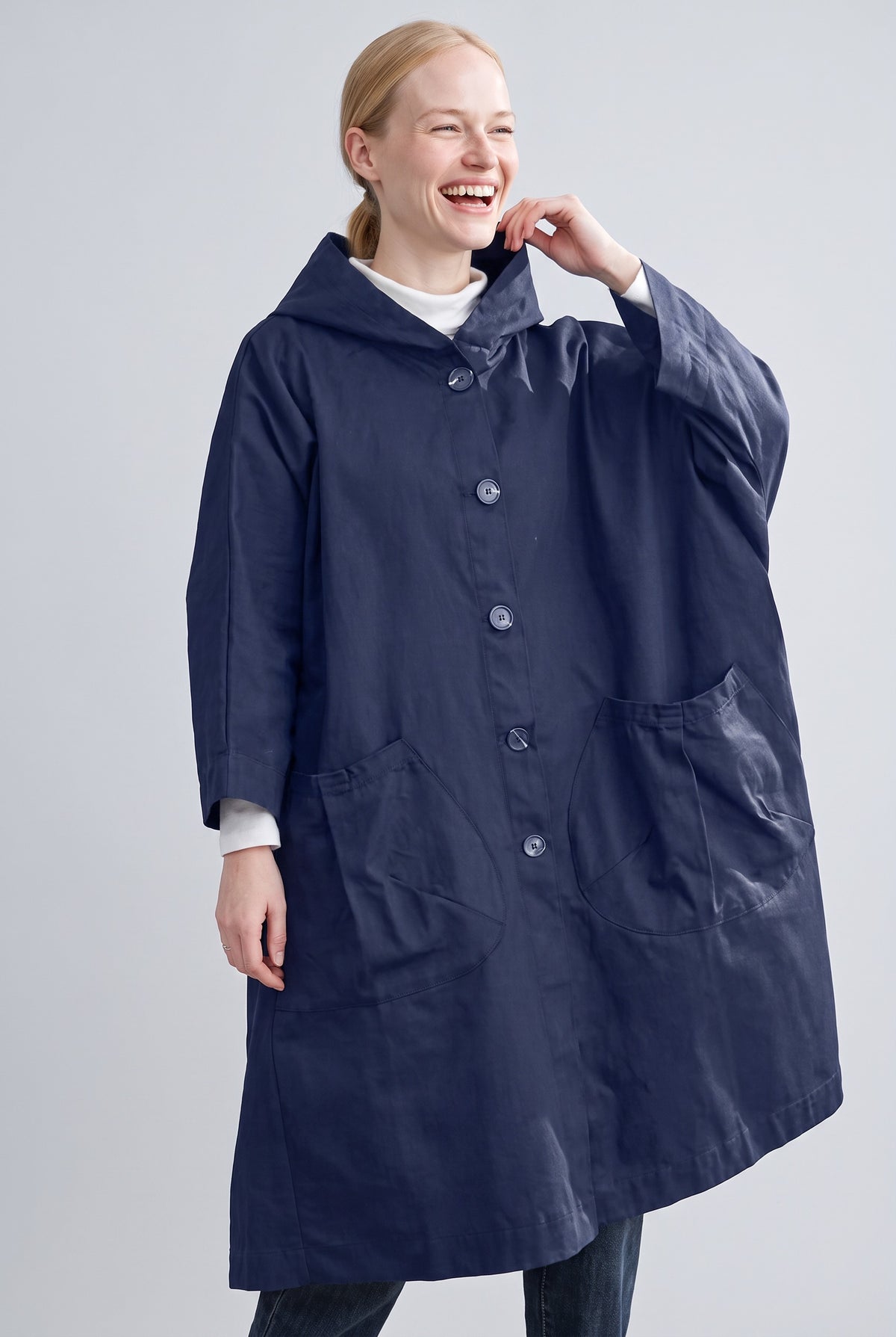 Marineblauwe oversized jas, dichtgeknoopt | Boutique Moda