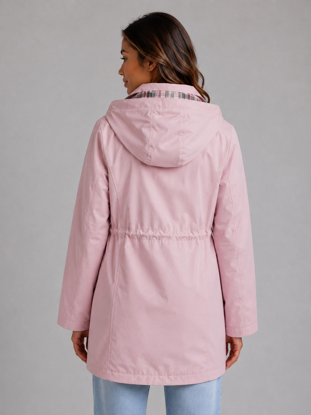 Achterkant van de roze parka met taillekoord | Boutique Moda