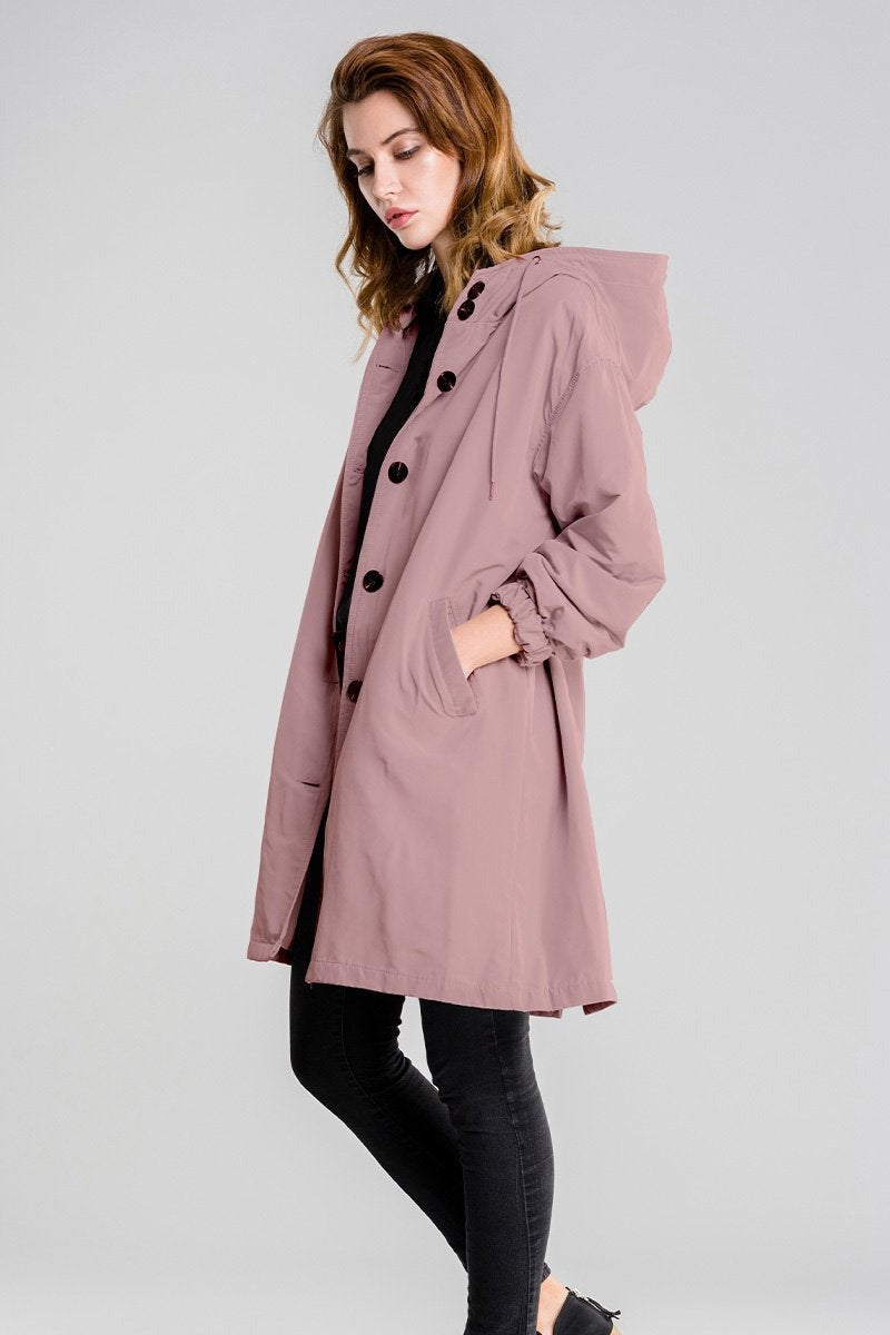 Oudroze regenjas met capuchon, een hand in de zak | Boutique Moda