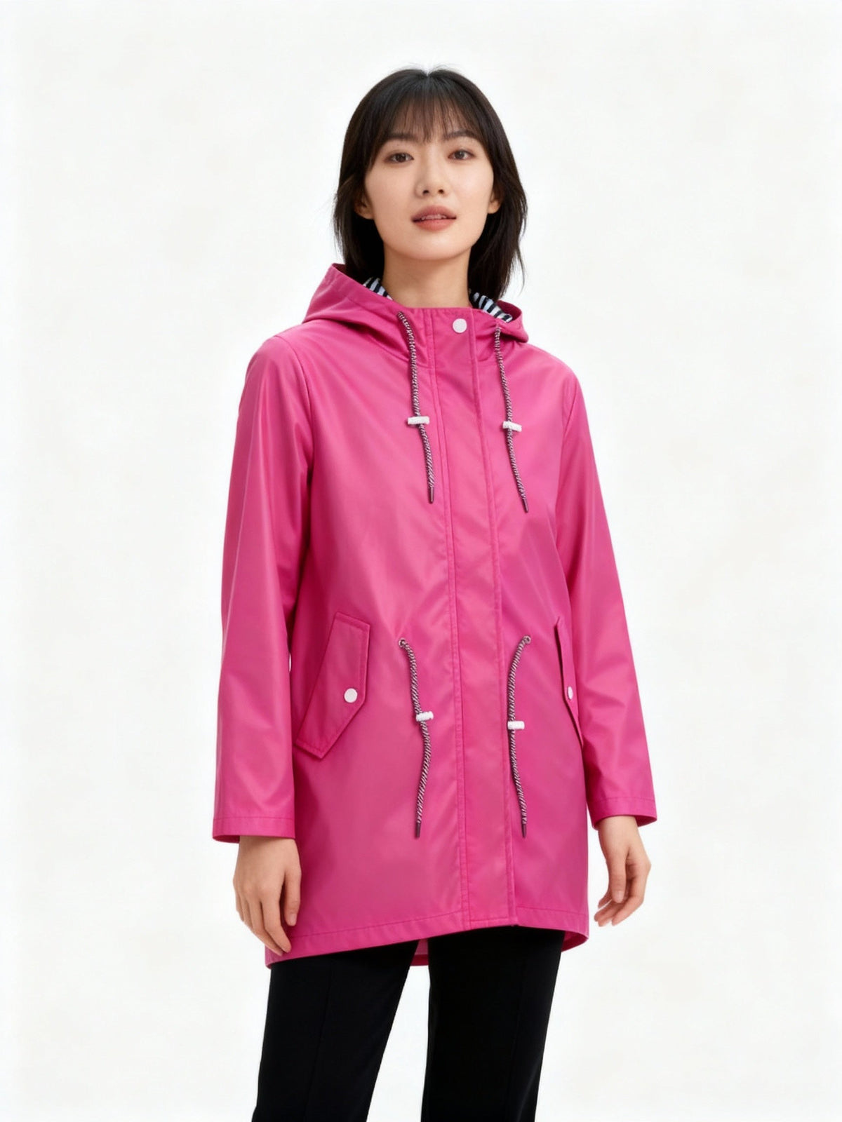 Roze regenjas met gestreepte capuchonvoering en trekkoorden | Boutique Moda