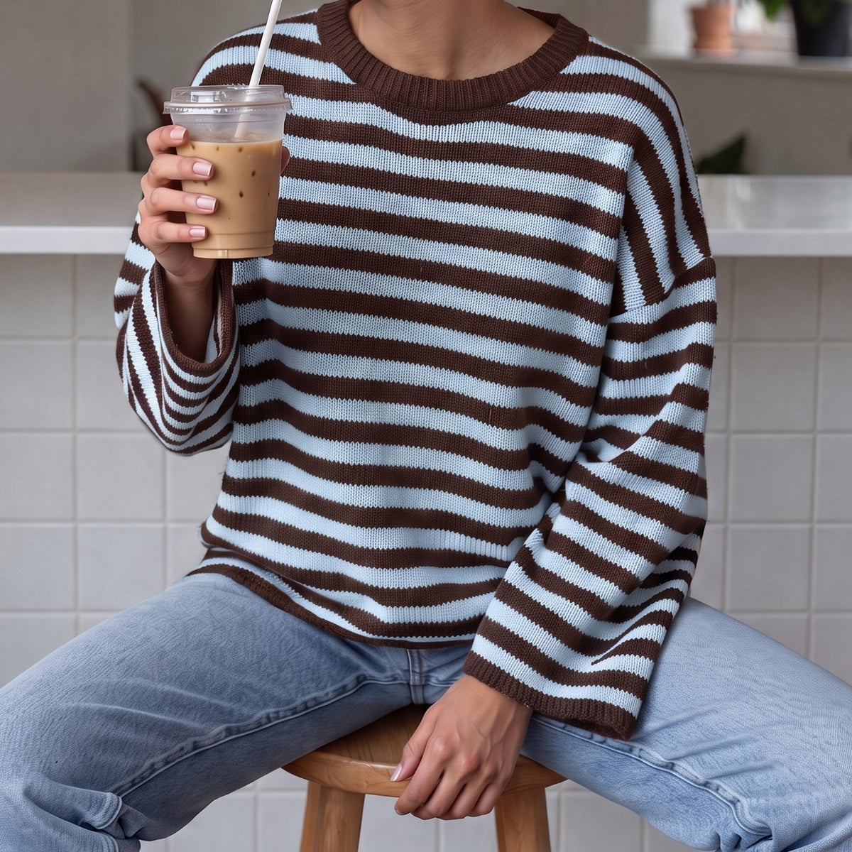 Gestreepte oversized trui in lichtblauw met ronde hals | Boutique Moda