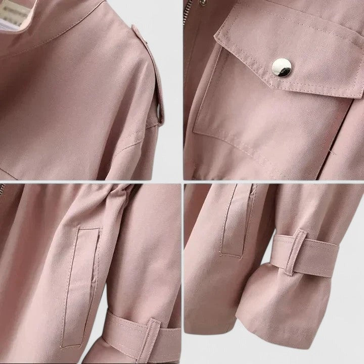 Close-ups van de epaulet, zakklep met drukknoop, zijzak en mouwlusje | Boutique Moda