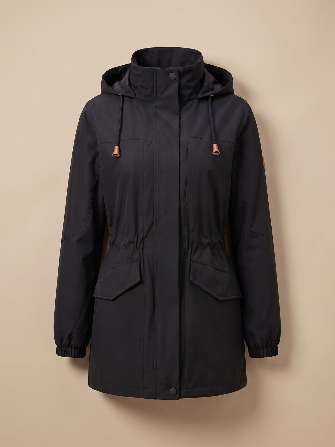 Waterafstotende parka in zwart met capuchon, taillekoord en klepzakken | Boutique Moda