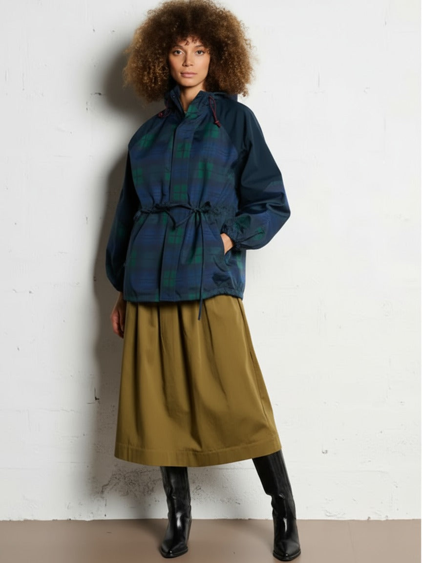 Geruite regenjas met een olijfgroene rok | Boutique Moda