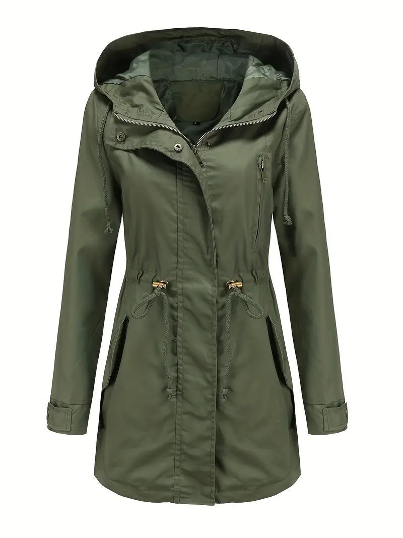 Olijfgroene waterdichte parka met capuchon, trekkoord in de taille en borstzak met rits | Boutique Moda