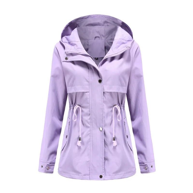 Lavendelkleurige regenjas met capuchon, dicht, met trekkoord in de taille | Boutique Moda