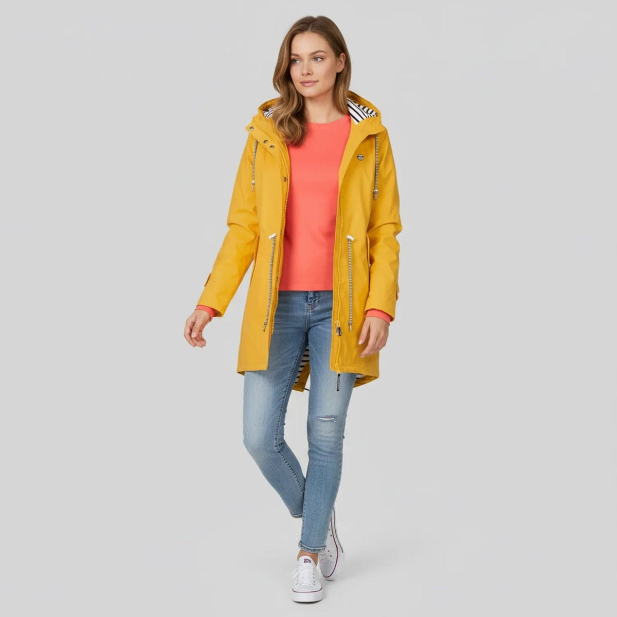 Lange waterdichte regenjas in geel met capuchon en gestreepte voering | Boutique Moda