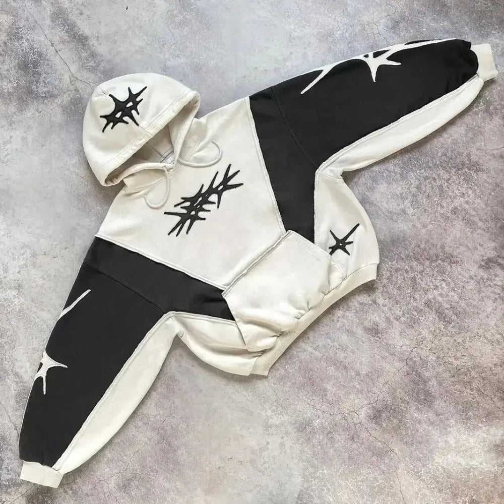 Tweekleurige hoodie in zwart en wit met sterrenpatchwork | Boutique Moda