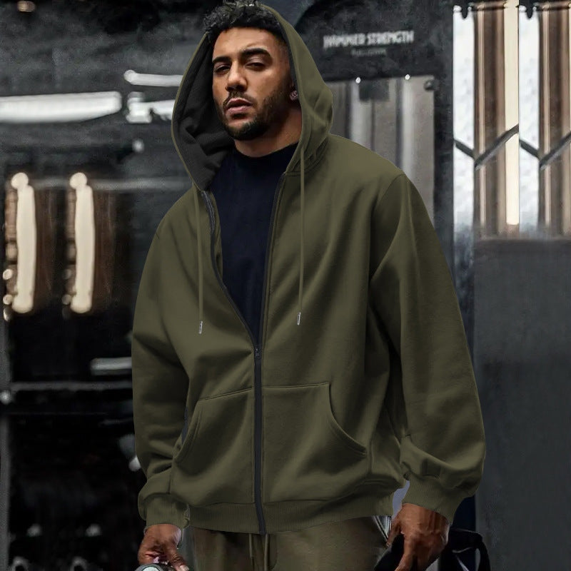 Oversized vest met capuchon voor heren in olijfgroen, gedragen, voorkant