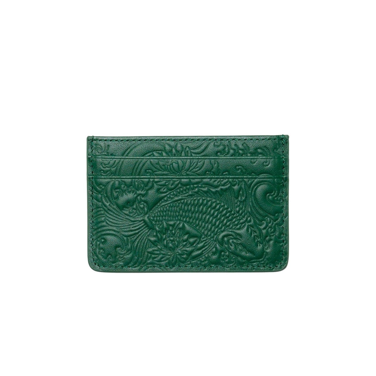 Groene pasjeshouder met koivis reliëfpatroon, plat gefotografeerd tegen witte achtergrond | Boutique Moda