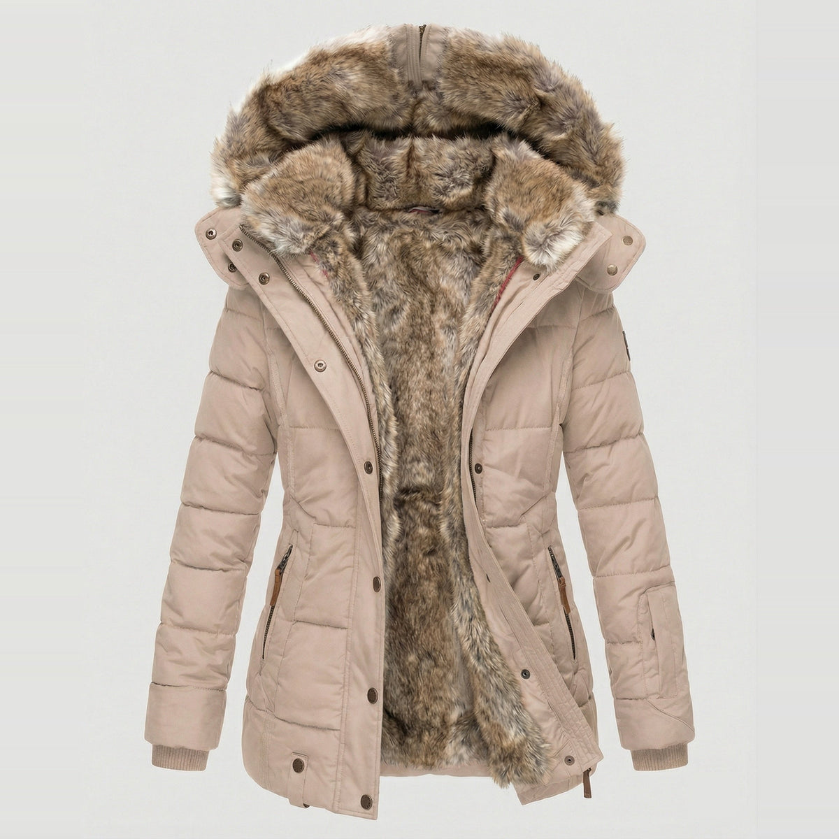 Beige winterjas met capuchon en imitatiebontvoering, uitgestald op egale achtergrond | Boutique Moda