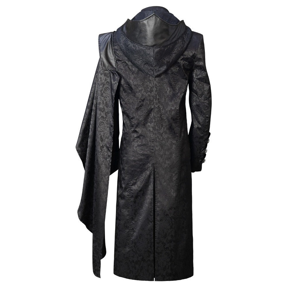 Zwarte gothic mantel met capuchon en schoudercape, achteraanzicht op paspop getoond | Boutique Moda