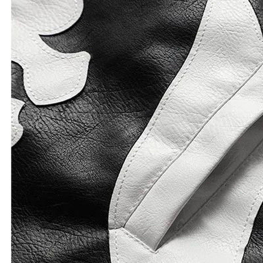 Zwart kunstleren jack met wit botmotief, close-up van naad en applicatie | Boutique Moda
