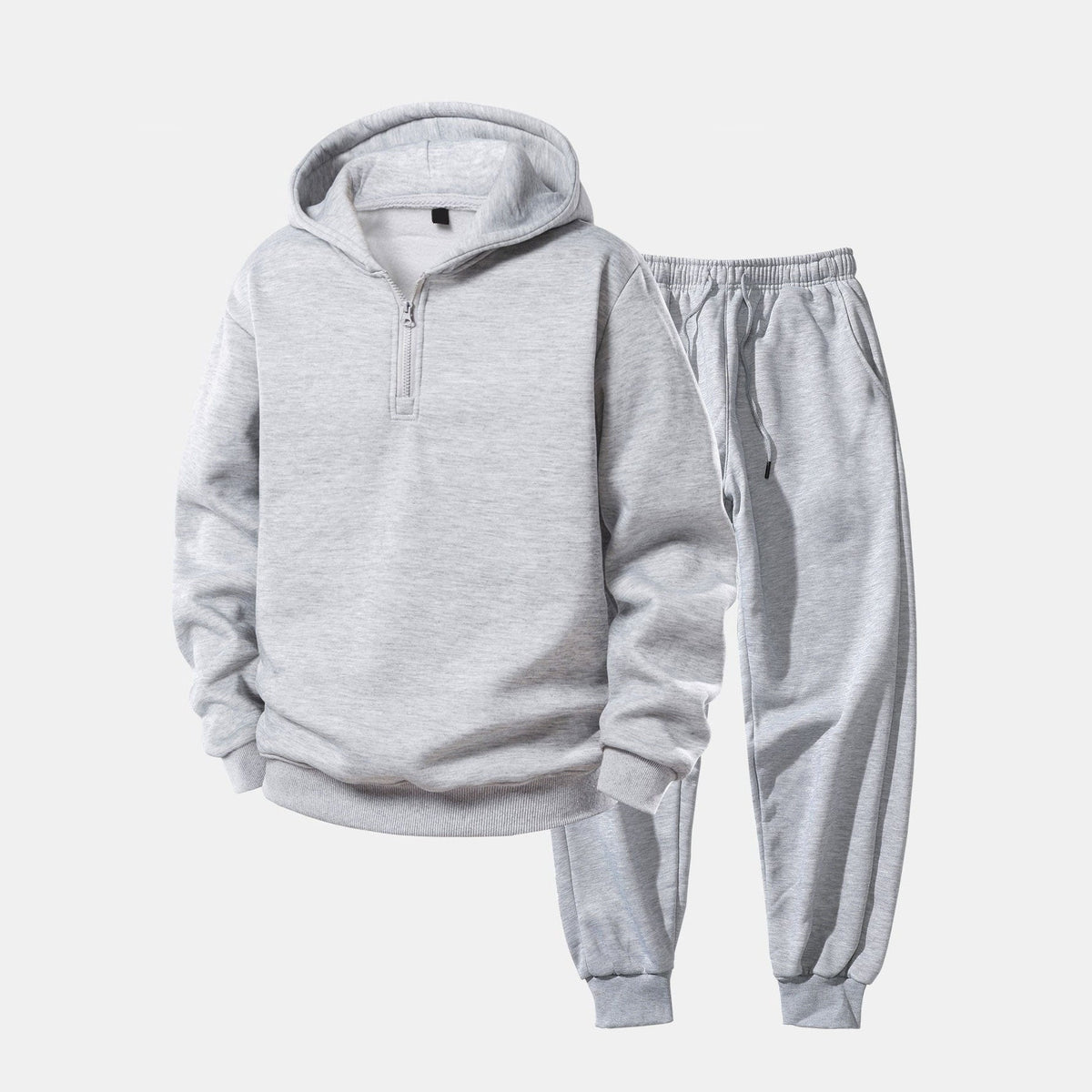 Grijze trainingspak met halfzip hoodie en joggingbroek, plat gefotografeerd | Boutique Moda