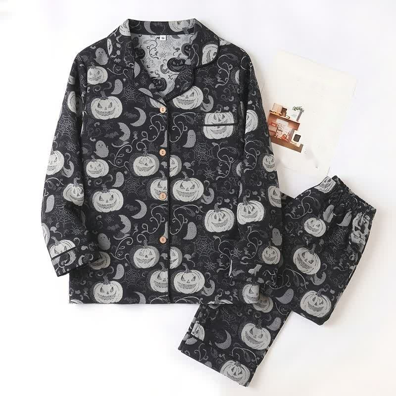 Zwarte pyjamaset met pompoenen en spoken print, plat gefotografeerd | Boutique Moda