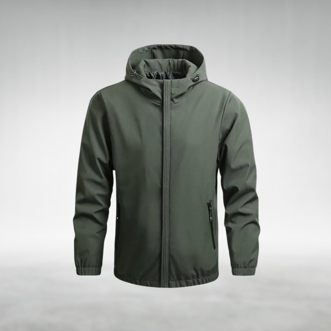 Groene regenjas met capuchon en rits, los getoond op paspop | Boutique Moda