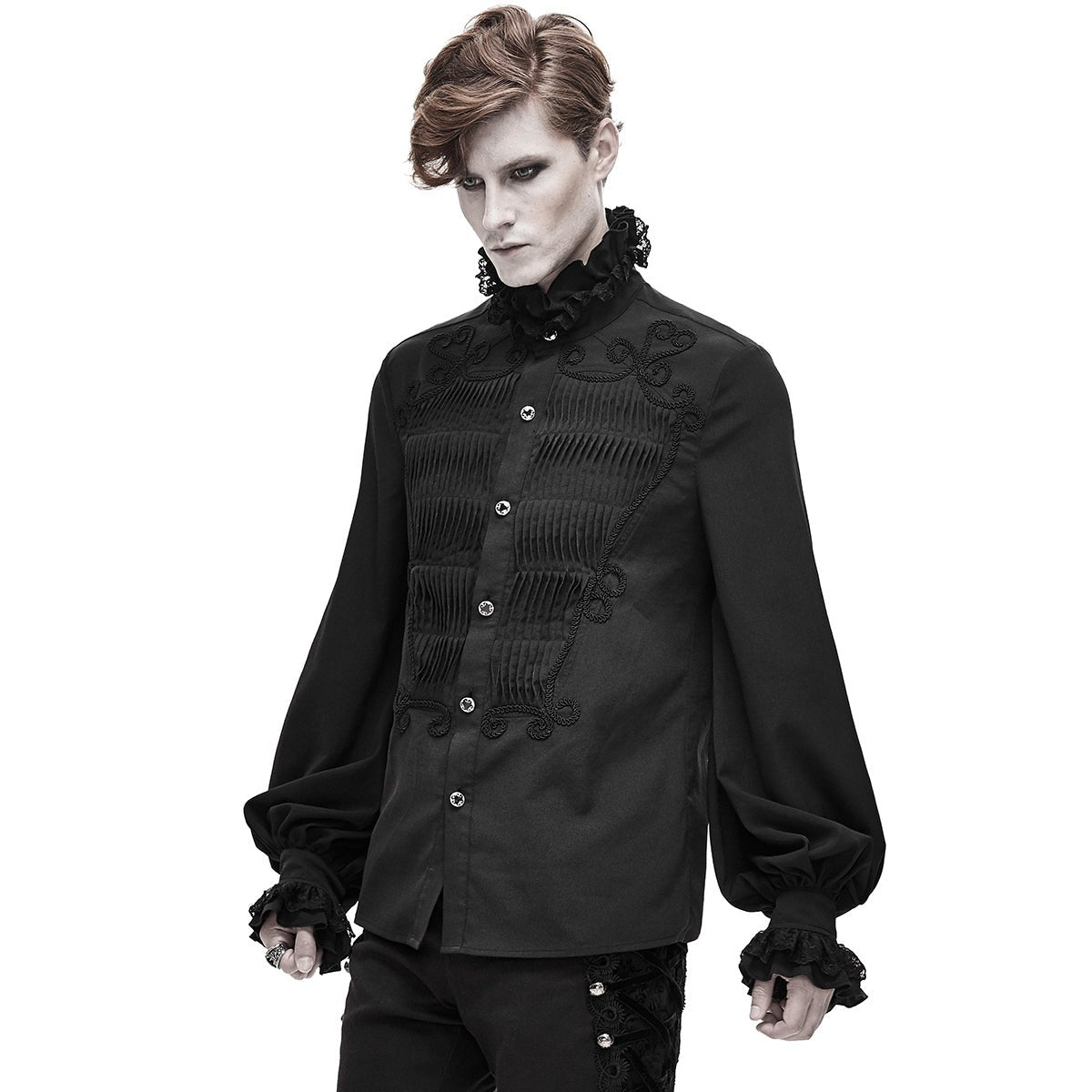 Zwart gothic overhemd met geplooide details en kanten kraag, gedragen door model | Boutique Moda