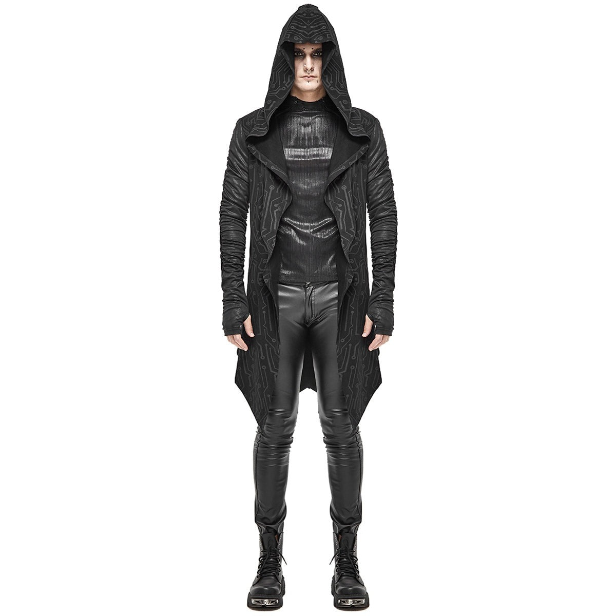 Zwarte gothic mantel met capuchon, gedragen door een man, lange jas | Boutique Moda