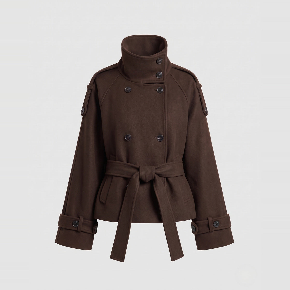 Bruine cape-jas met ceintuur en opstaande kraag, losstaand getoond | Boutique Moda
