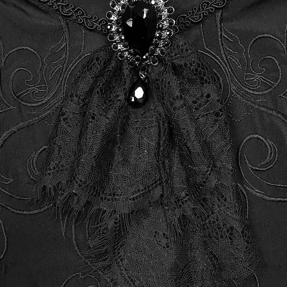 Zwart gothic overhemd met kanten jabot en zwarte broche, close-up detail | Boutique Moda