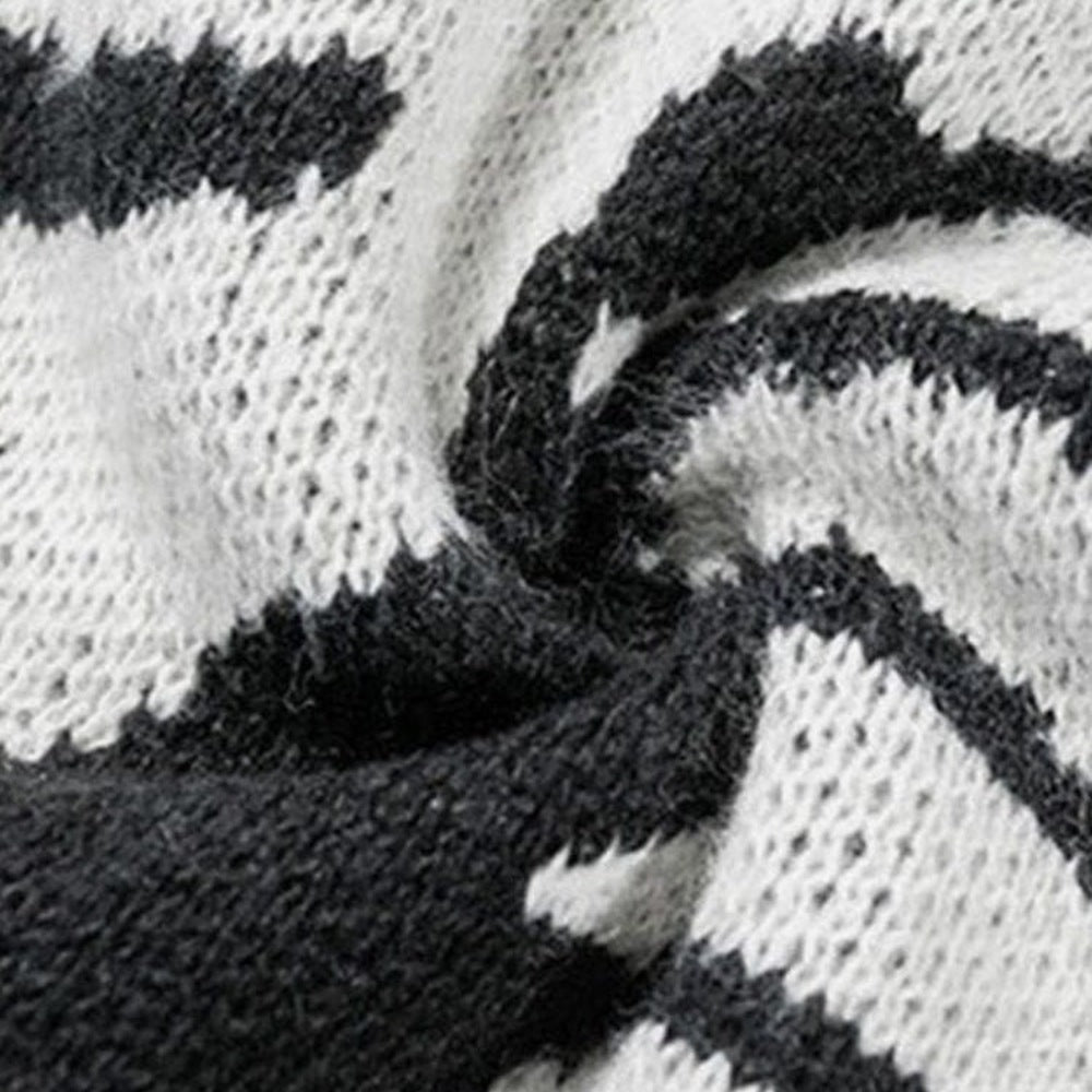 Close-up van zwart-wit gebreide stof met wervelend jacquard patroon in textuur | Boutique Moda