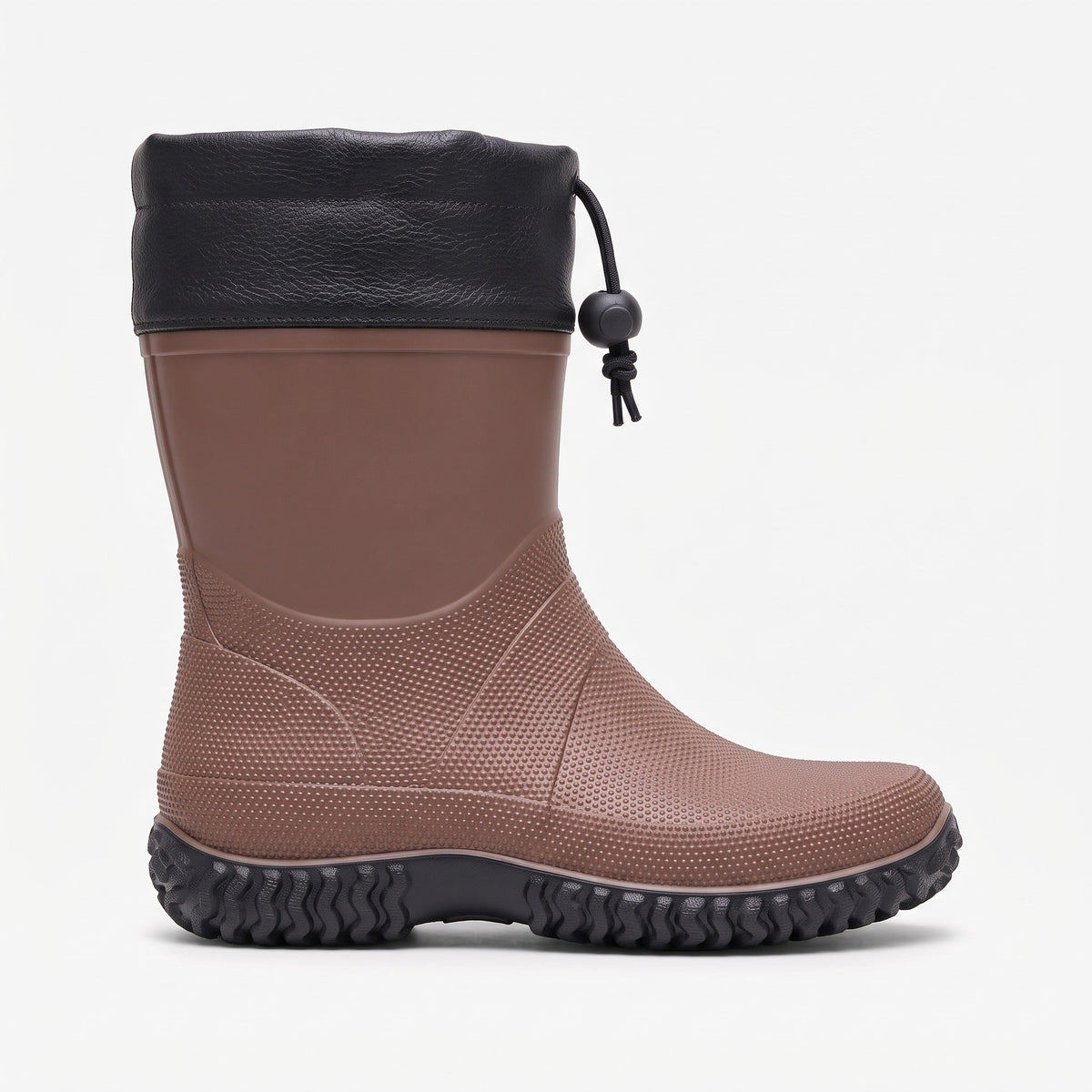 Bruine enkellaars met zwarte boord en koordsluiting, vrijstaand getoond | Boutique Moda