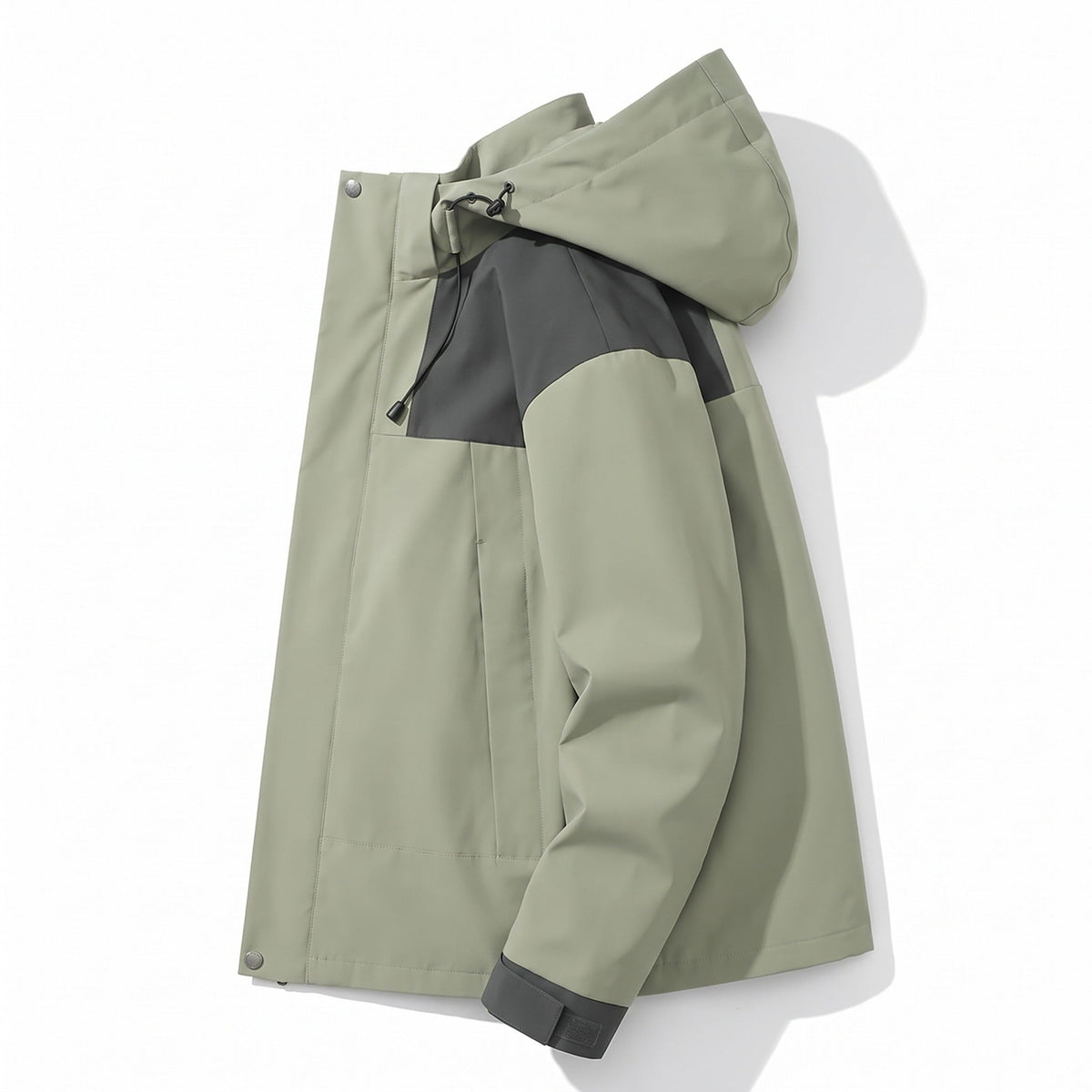 Groene outdoorjas met capuchon, plat liggend met grijze contrastpaneel | Boutique Moda