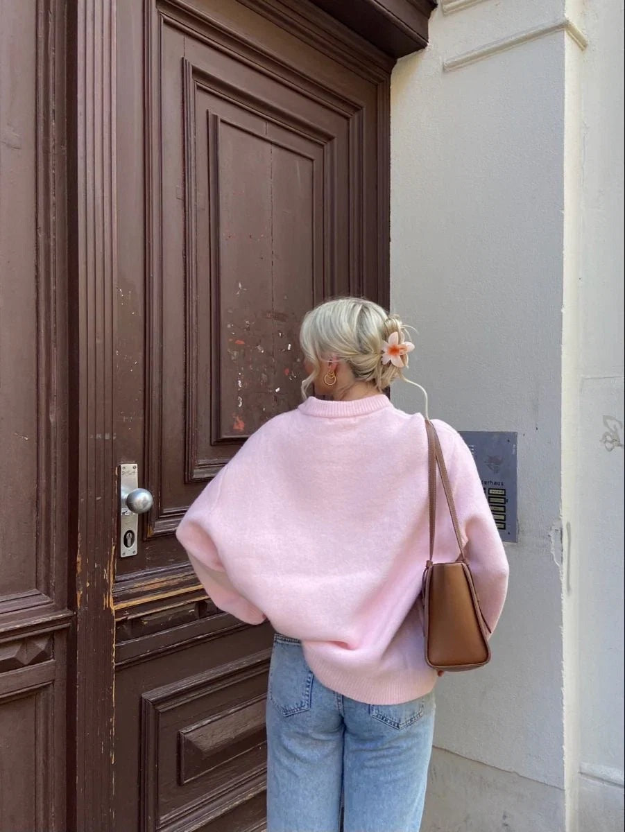 Lichtroze oversized trui, achteraanzicht