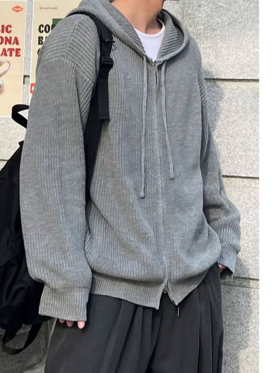 Gebreide hoodie met rits voor heren in grijs, gedragen, voorkant