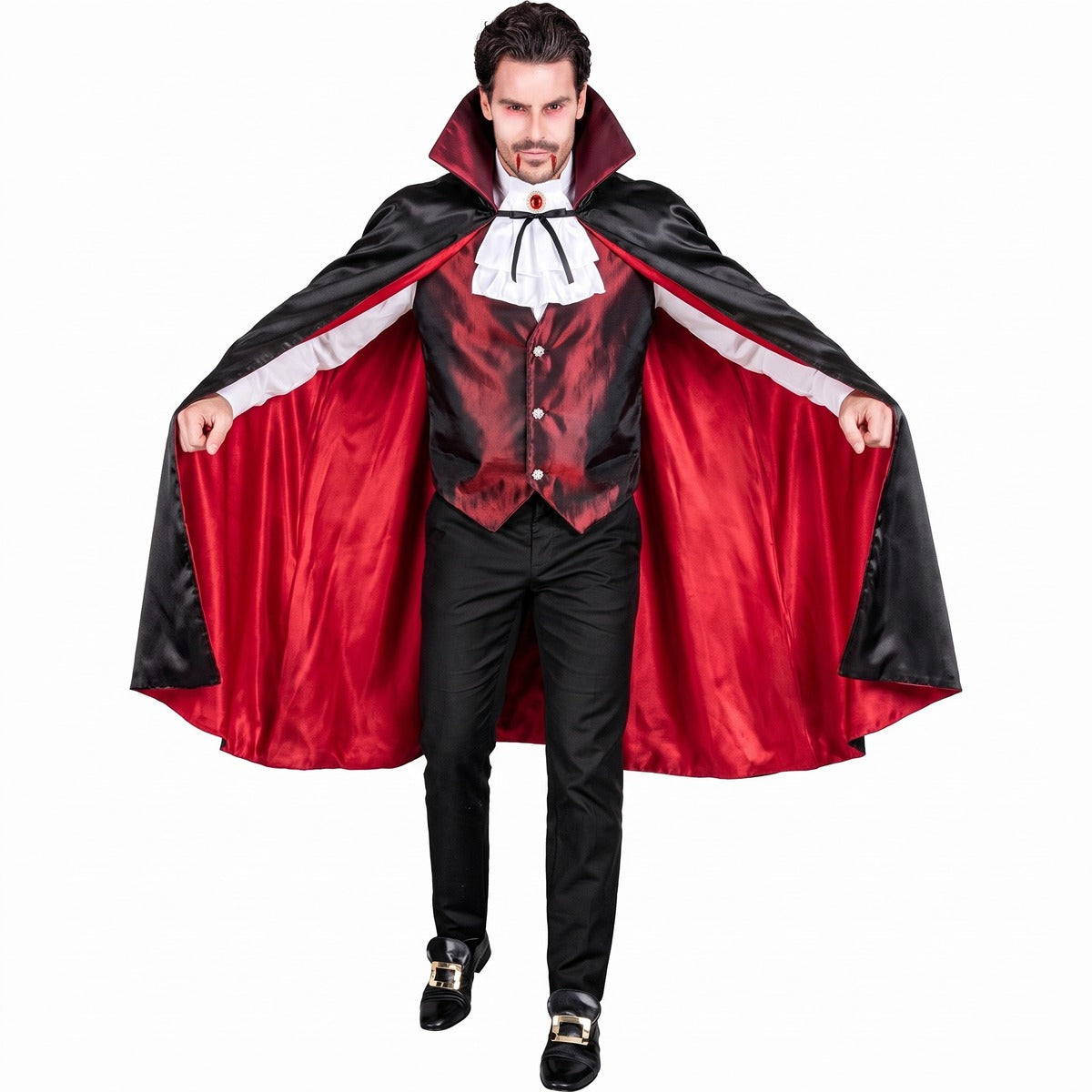 Man in vampierkostuum met zwarte cape met rode voering, zwart-rood glanzend gilet en witte jabot met rode broche | Boutique Moda