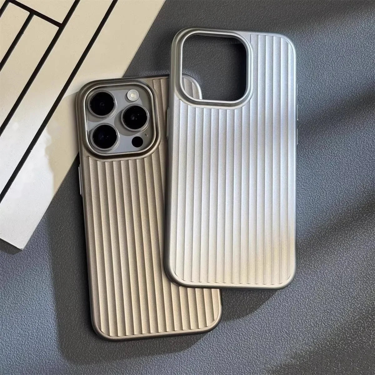 Geribbeld Telefoonhoesje voor iPhone | Verhoogde Camerarand | 4 Kleuren