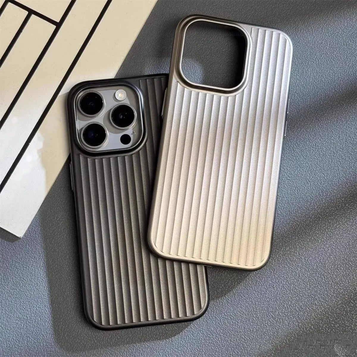 Geribbeld Telefoonhoesje voor iPhone | Verhoogde Camerarand | 4 Kleuren