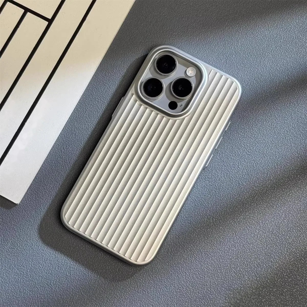 Geribbeld Telefoonhoesje voor iPhone | Verhoogde Camerarand | 4 Kleuren