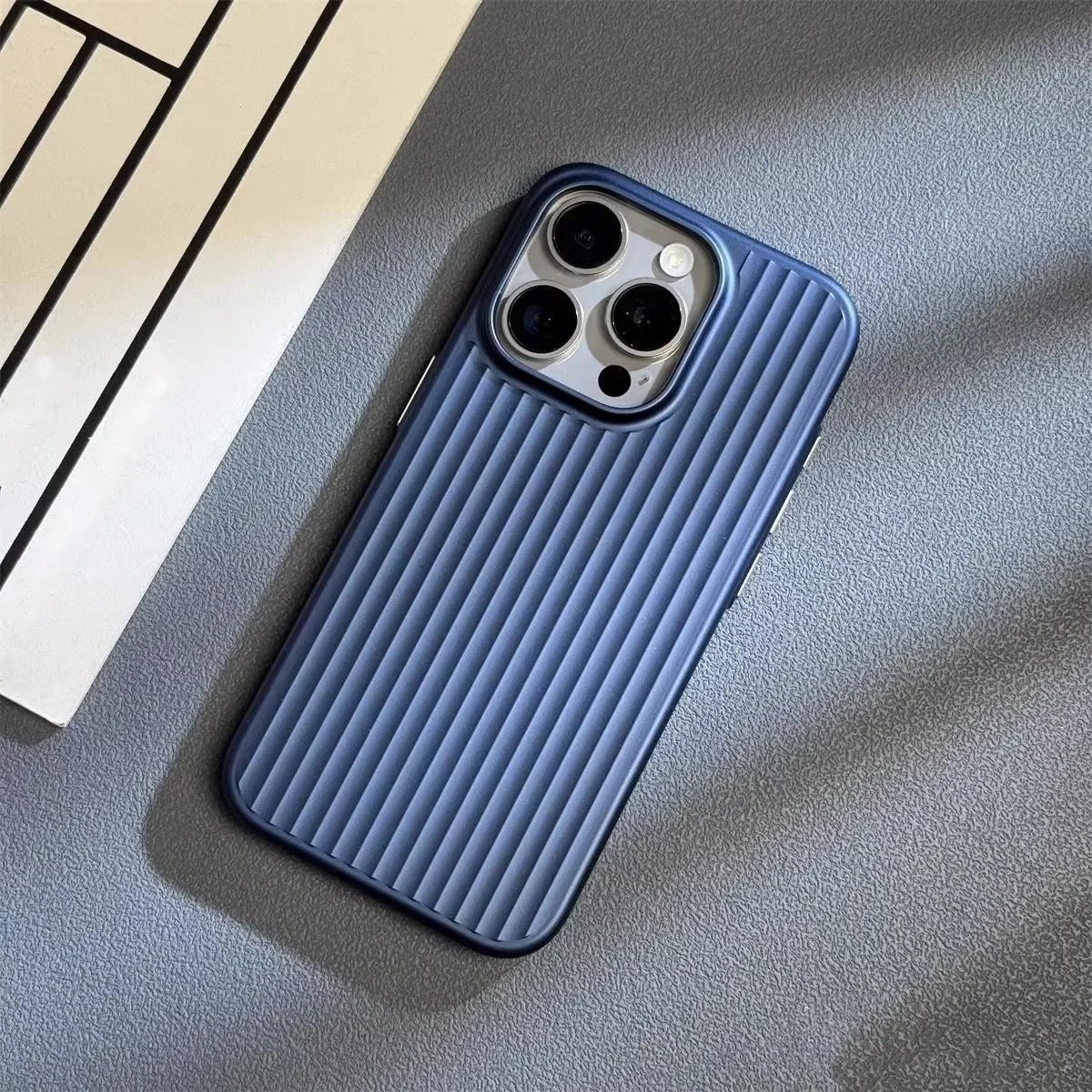 Geribbeld Telefoonhoesje voor iPhone | Verhoogde Camerarand | 4 Kleuren