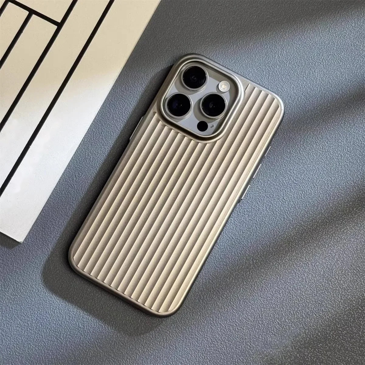 Geribbeld Telefoonhoesje voor iPhone | Verhoogde Camerarand | 4 Kleuren